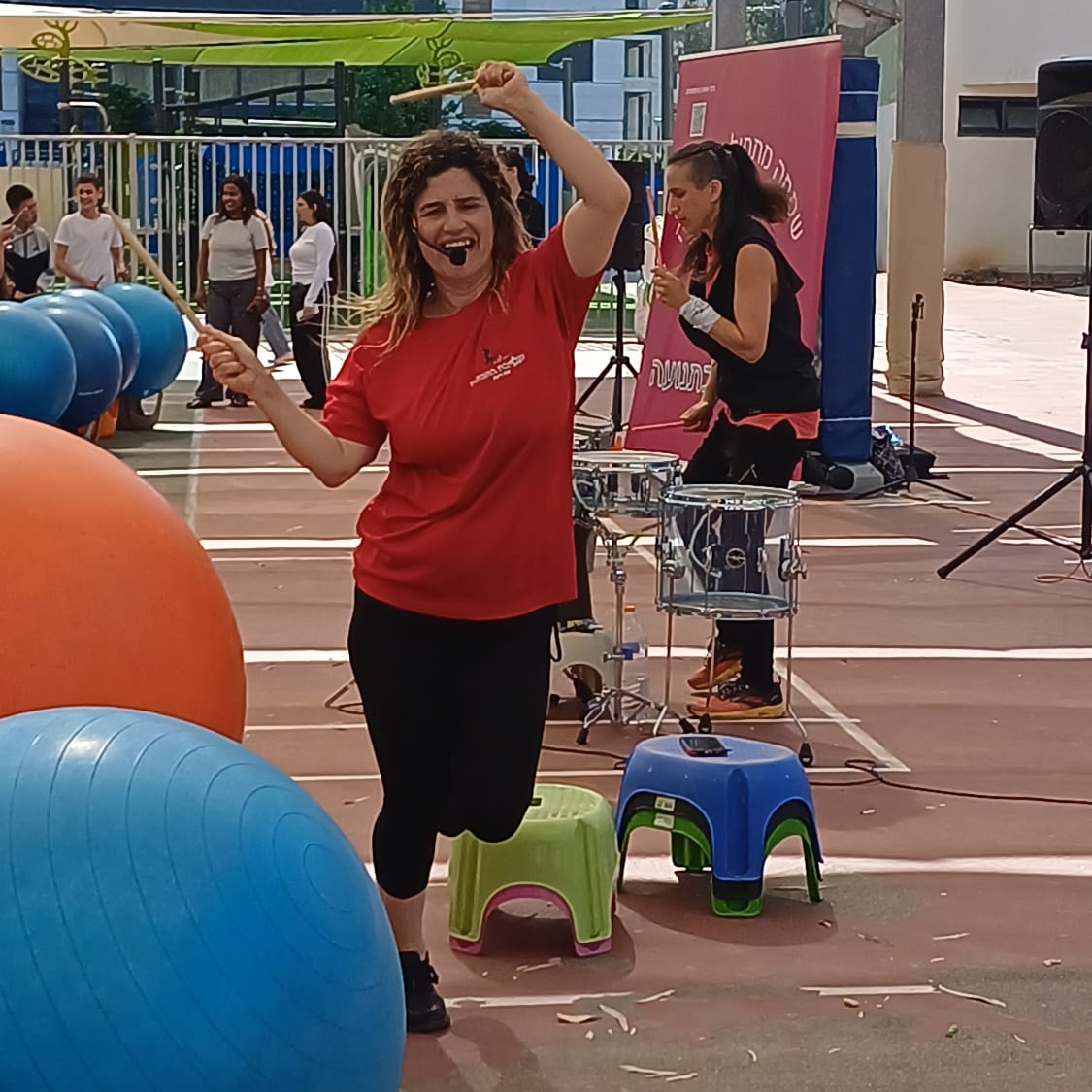 מסיבה בתנועה - יוצרים חוויה אנרגטית, מגבשת ובלתי נשכחת לכל אירוע